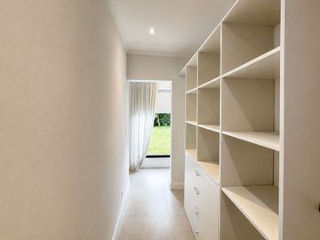 VENTA CASA MAPUCHE PILAR CENTRAL MODERNA PILETA