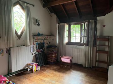 VENTA IMPORTANTE CASA DE ESTILO EN OLIVOS