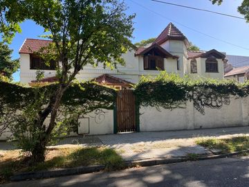 VENTA IMPORTANTE CASA DE ESTILO EN OLIVOS