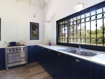 BARRIO EL CAZADOR VENTA CASA 4 AMB PILETA2 LOTES