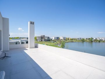Venta Casa vista laguna 4 ambientes San Sebastián