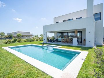 Venta Casa vista laguna 4 ambientes San Sebastián