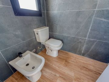 Venta Casa vista laguna 4 ambientes San Sebastián