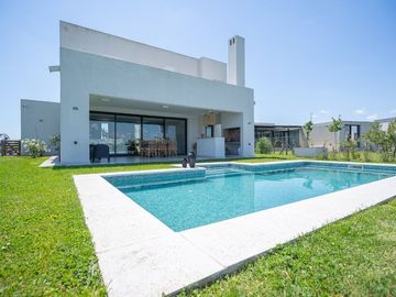 Venta Casa vista laguna 4 ambientes San Sebastián