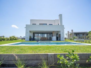 Venta Casa vista laguna 4 ambientes San Sebastián