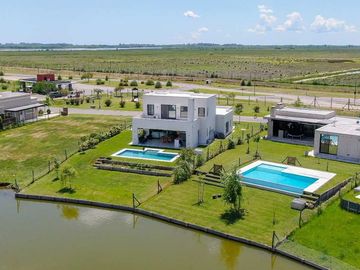 Venta Casa vista laguna 4 ambientes San Sebastián