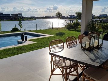 Venta Casa vista laguna 4 ambientes San Sebastián