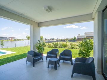 Venta Casa vista laguna 4 ambientes San Sebastián