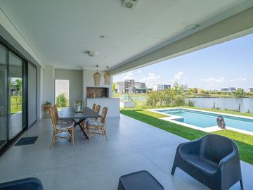 Venta Casa vista laguna 4 ambientes San Sebastián