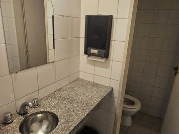 VENTA CENTRO DE SALUD VILLA LUGANO BAJO PRECIO