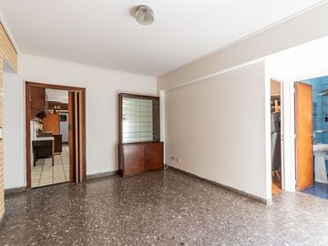 AMPLIO 6 AMB. V. MITRE, DOS BALCONES APTO PROFES.