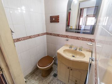 AMPLIO 6 AMB. V. MITRE, DOS BALCONES APTO PROFES.