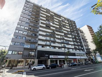 2 AMB. BALCON, COCHERA PILETA GYM APTO PROFESIONAL