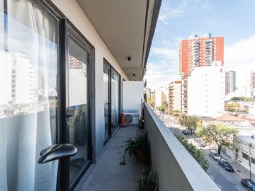 2 AMB. BALCON, COCHERA PILETA GYM APTO PROFESIONAL