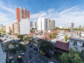 2 AMB. BALCON, COCHERA PILETA GYM APTO PROFESIONAL
