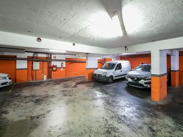 2 AMB. BALCON, COCHERA PILETA GYM APTO PROFESIONAL