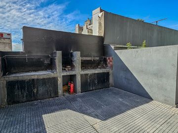 2 AMB. BALCON, COCHERA PILETA GYM APTO PROFESIONAL