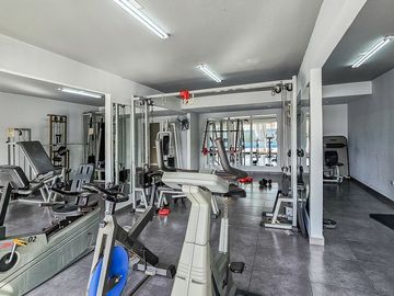 2 AMB. BALCON, COCHERA PILETA GYM APTO PROFESIONAL