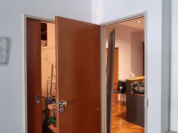 CONSULTORIOS/ OFICINA MICROCENTRO  RENTA /PERMUTA
