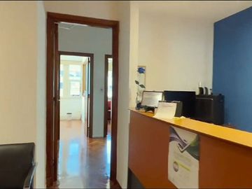 CONSULTORIOS/ OFICINA MICROCENTRO  RENTA /PERMUTA