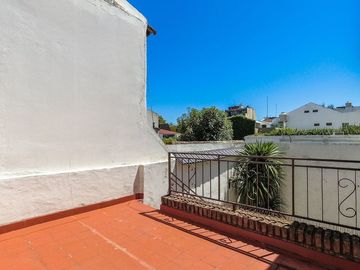 VENTA - CASA TIPO CHALET 5 amb Patio y Cochera