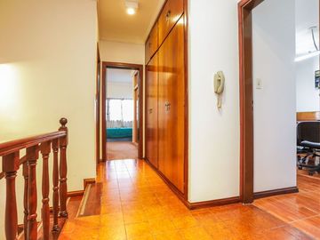 VENTA - CASA TIPO CHALET 5 amb Patio y Cochera