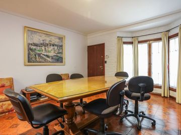 VENTA - CASA TIPO CHALET 5 amb Patio y Cochera
