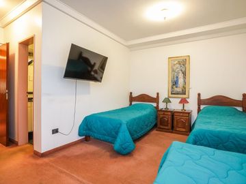 VENTA - CASA TIPO CHALET 5 amb Patio y Cochera