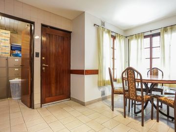 VENTA - CASA TIPO CHALET 5 amb Patio y Cochera