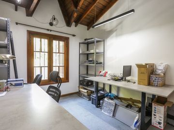 VENTA - CASA TIPO CHALET 5 amb Patio y Cochera