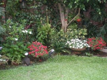 Dpto 3 Ambientes con  Jardín