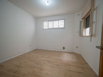 CASA DE PASILLO EN VENTA 3 DORMITORIOS PICHINCHA
