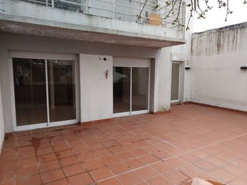 VENTA DEPTO 2 DORMITORIO CON PATIO ECHESORTU