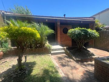 CASA EN VENTA 3 DORMITORIOS CON COCHERA LA FLORIDA