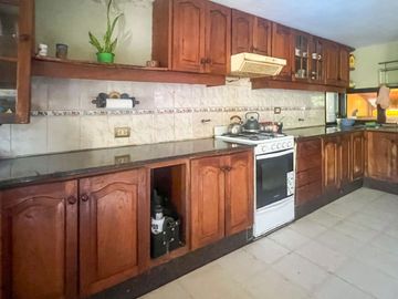 CASA EN VENTA 3 DORMITORIOS CON COCHERA LA FLORIDA