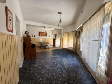 CASA EN VENTA 2 DORMITORIOS + LOCAL COMERCIAL