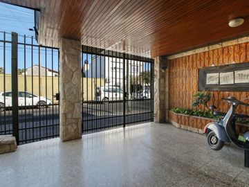 CASA 5 AMBIENTES CON PATIO SAN ANDRES BARRIO GOLF