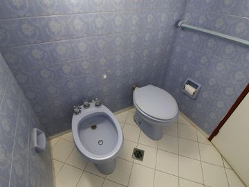 CASA 5 AMBIENTES CON PATIO SAN ANDRES BARRIO GOLF