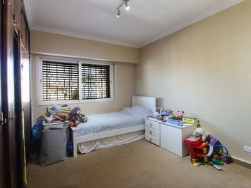 CASA 5 AMBIENTES CON PATIO SAN ANDRES BARRIO GOLF
