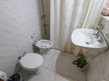 CASA 5 AMBIENTES CON PATIO SAN ANDRES BARRIO GOLF