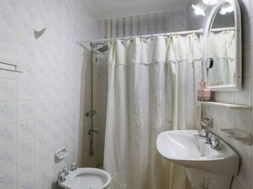 CASA 5 AMBIENTES CON PATIO SAN ANDRES BARRIO GOLF