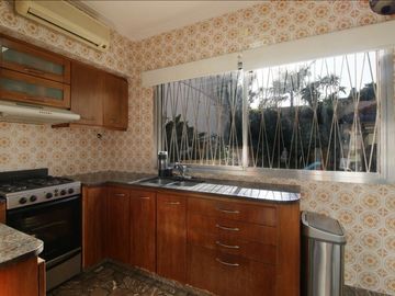 CASA 5 AMBIENTES CON PATIO SAN ANDRES BARRIO GOLF