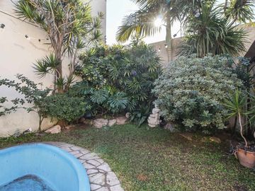 CASA 5 AMBIENTES CON PATIO SAN ANDRES BARRIO GOLF