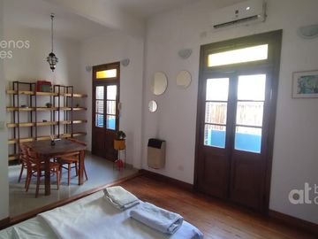 Departamento con balcón en alquiler temporario.