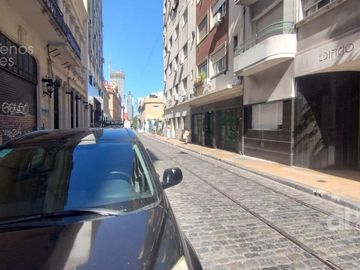 Departamento con balcón en alquiler temporario.