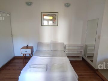 Departamento con balcón en alquiler temporario.
