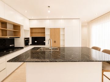 CASA 4 AMBIENTES BARRIO LA ALAMEDA