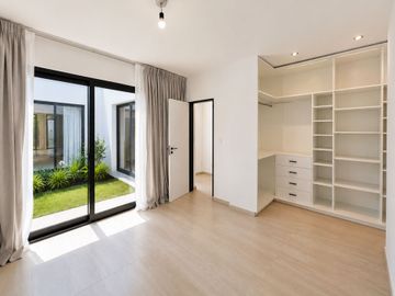 CASA 4 AMBIENTES BARRIO LA ALAMEDA