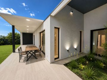 CASA 4 AMBIENTES BARRIO LA ALAMEDA
