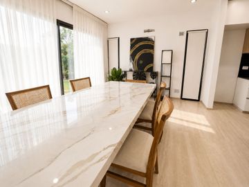CASA 4 AMBIENTES BARRIO LA ALAMEDA